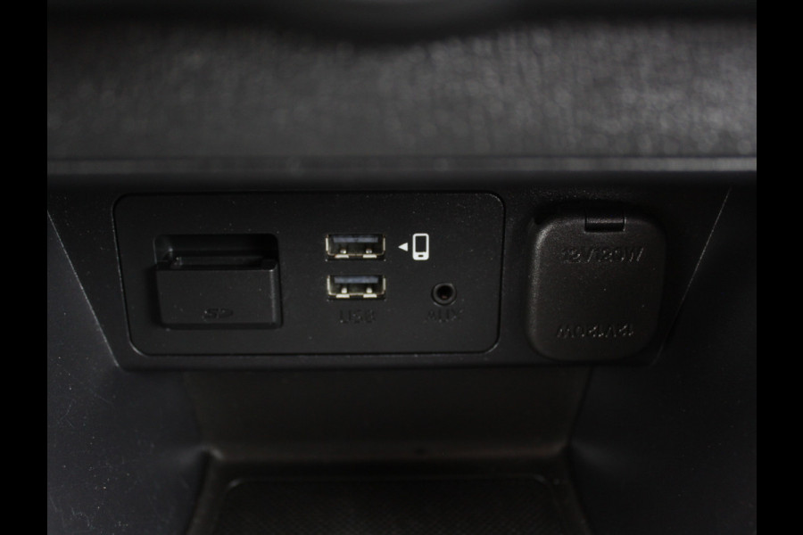 Mazda 2 1.5 Skyactiv-G Luxury CLIMATE | CRUISE | NAVI | LMV16 | DAB | CARPLAY | STOELVERW | PDC | LED