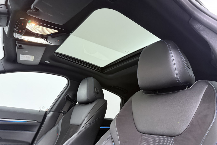 BMW i4 eDrive40 High Executive 84 kWh (PANORAMADAK, STOELVERWARMING, CARPLAY, LED)