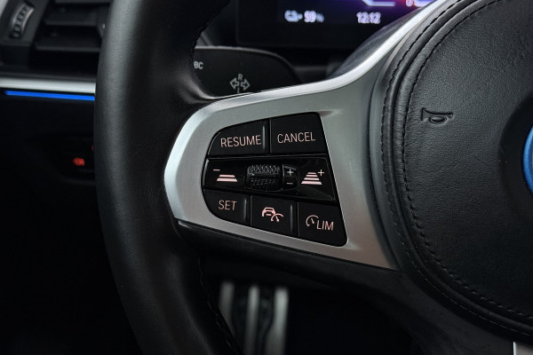 BMW i4 eDrive40 High Executive 84 kWh (PANORAMADAK, STOELVERWARMING, CARPLAY, LED)