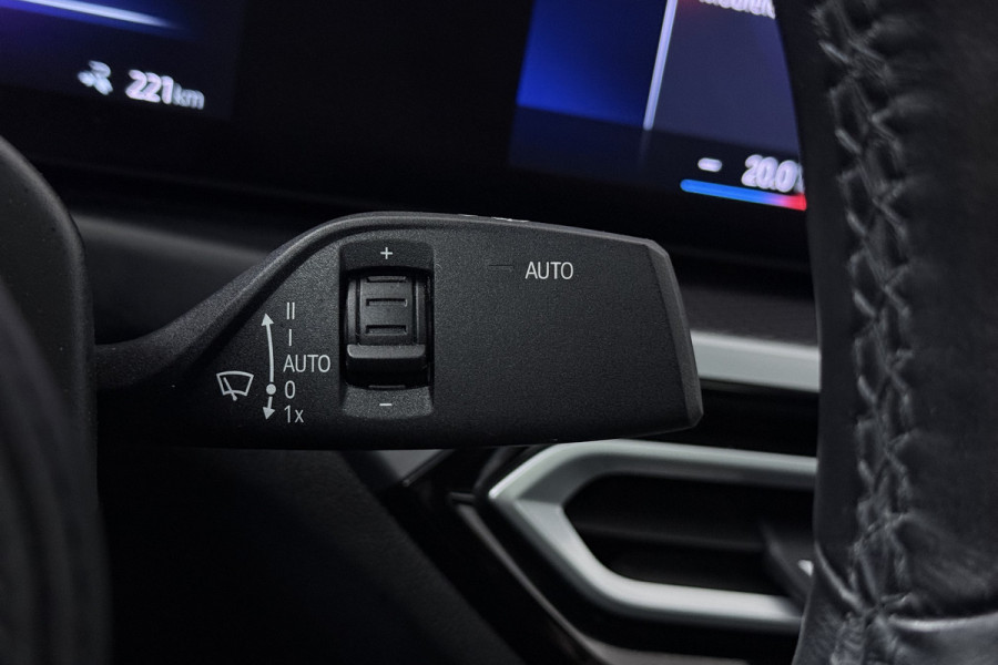 BMW i4 eDrive40 High Executive 84 kWh (PANORAMADAK, STOELVERWARMING, CARPLAY, LED)