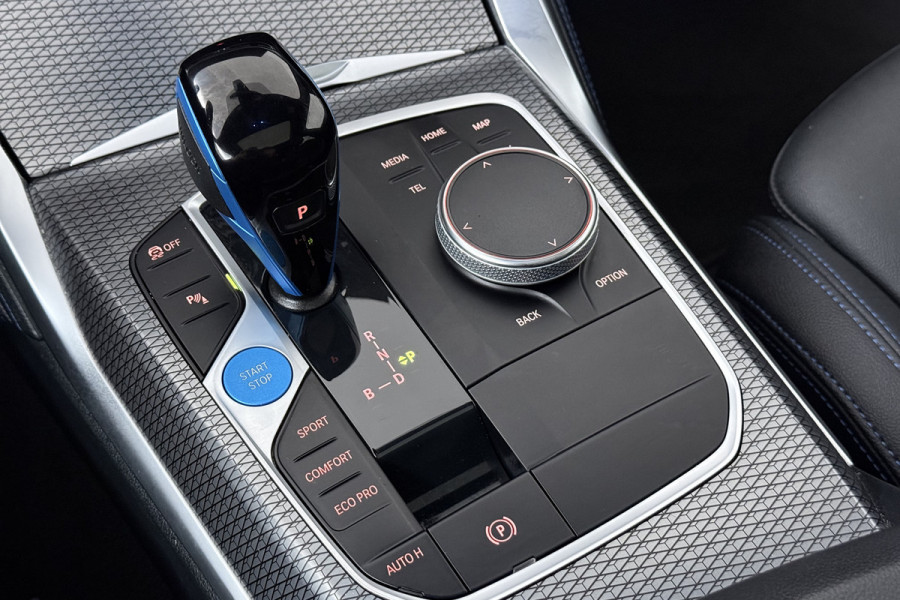 BMW i4 eDrive40 High Executive 84 kWh (PANORAMADAK, STOELVERWARMING, CARPLAY, LED)