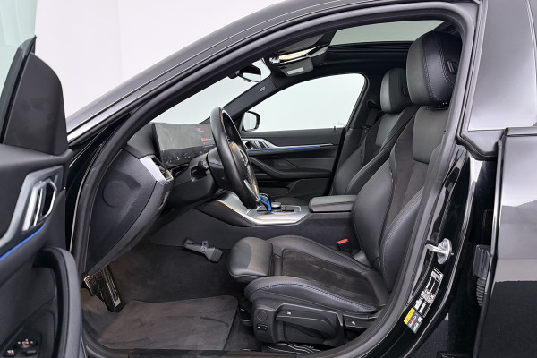BMW i4 eDrive40 High Executive 84 kWh (PANORAMADAK, STOELVERWARMING, CARPLAY, LED)