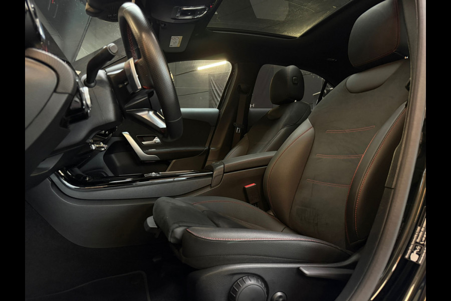 Mercedes-Benz A-Klasse 180 AMG Line |PANO|360 CAMERA|DODEHOEK|KEYLESS|ACC|SFEERVERLICHTING|NIGHTPAKKET|DEALER ONDERHOUDEN|FACELIFT