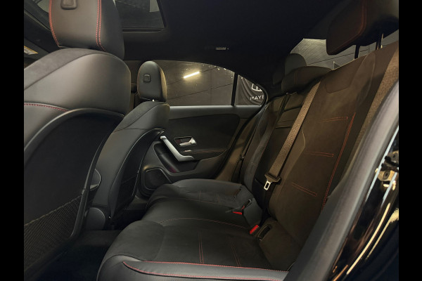 Mercedes-Benz A-Klasse 180 AMG Line |PANO|360 CAMERA|DODEHOEK|KEYLESS|ACC|SFEERVERLICHTING|NIGHTPAKKET|DEALER ONDERHOUDEN|FACELIFT