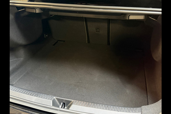 Mercedes-Benz A-Klasse 180 AMG Line |PANO|360 CAMERA|DODEHOEK|KEYLESS|ACC|SFEERVERLICHTING|NIGHTPAKKET|DEALER ONDERHOUDEN|FACELIFT