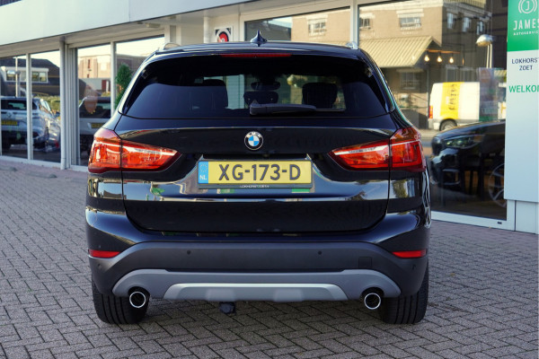 BMW X1 sDrive20i Orange Edition II | Panorama | Trekhaak | ACC | Leer | H/K