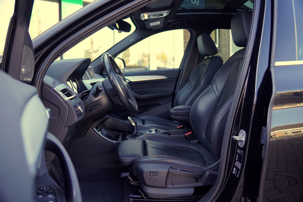 BMW X1 sDrive20i Orange Edition II | Panorama | Trekhaak | ACC | Leer | H/K