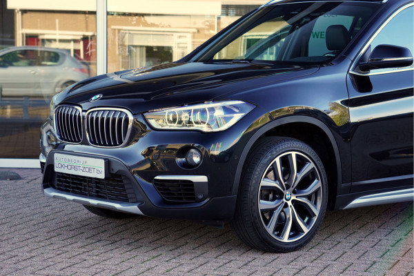 BMW X1 sDrive20i Orange Edition II | Panorama | Trekhaak | ACC | Leer | H/K
