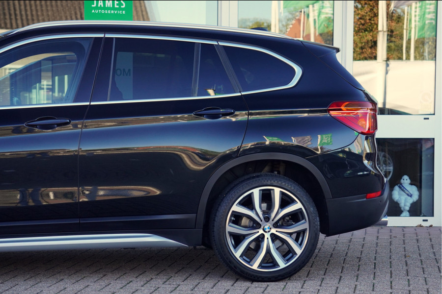BMW X1 sDrive20i Orange Edition II | Panorama | Trekhaak | ACC | Leer | H/K