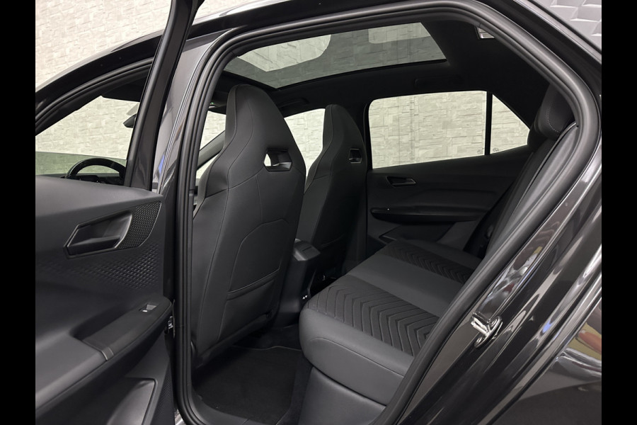 CUPRA Born e-Boost 231PK 62 kWh | Panorama | Dynamic-Pakket | 20'' Blizzard | ACC | Dodehoek | Copper-Details | Keyless | Sfeerverlichting | LED | Pilot M+ | Tech-L Pakket | Carplay | Stuurverwarming | Interieur-Voorverwarming | Getint Glas | Draadloos Laden |