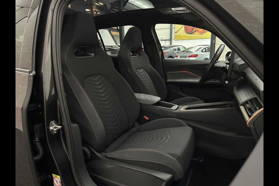 CUPRA Born e-Boost 231PK 62 kWh | Panorama | Dynamic-Pakket | 20'' Blizzard | ACC | Dodehoek | Copper-Details | Keyless | Sfeerverlichting | LED | Pilot M+ | Tech-L Pakket | Carplay | Stuurverwarming | Interieur-Voorverwarming | Getint Glas | Draadloos Laden |