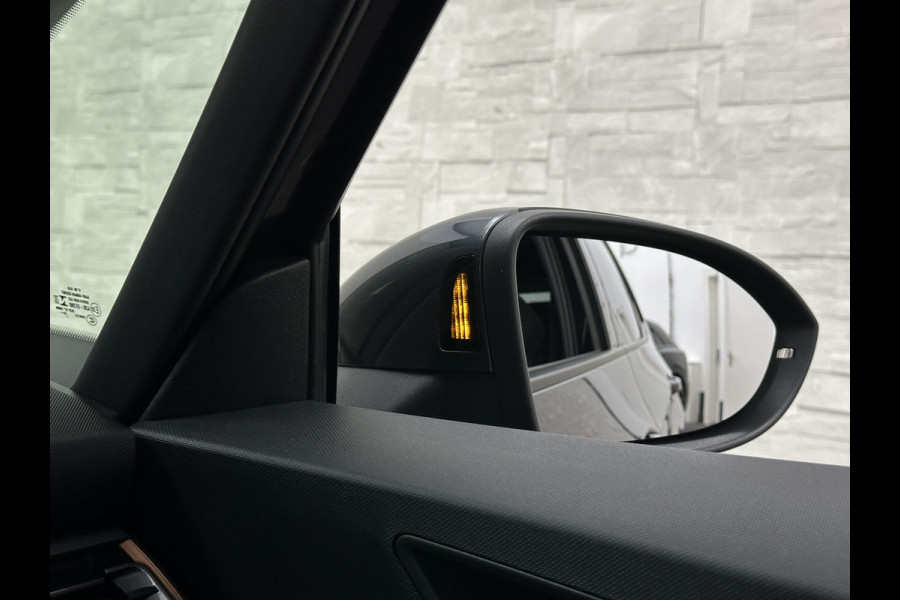 CUPRA Born e-Boost 231PK 62 kWh | Panorama | Dynamic-Pakket | 20'' Blizzard | ACC | Dodehoek | Copper-Details | Keyless | Sfeerverlichting | LED | Pilot M+ | Tech-L Pakket | Carplay | Stuurverwarming | Interieur-Voorverwarming | Getint Glas | Draadloos Laden |