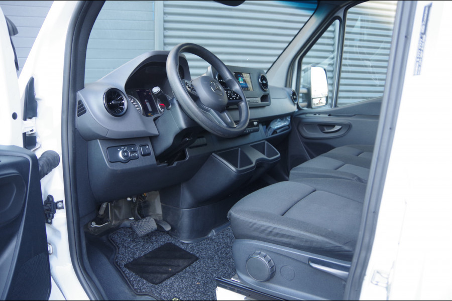 Mercedes-Benz Sprinter 516 2.2 CDI N1! DUBBELLUCHT BAKWAGEN, LAADKLEP, ZIJDEUR, AUT. 3-ZITS, 3.5T TREKHAAK, CLIMA, NAVI, CRUISE, MEUBELBAK. NL AUTO, NA