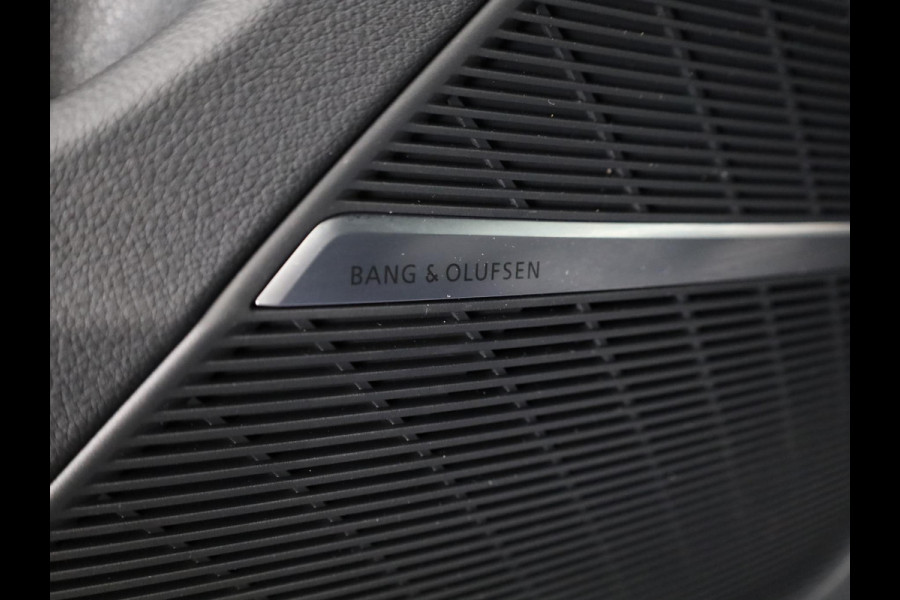 Audi Q8 55 TFSI e quattro 381pk Pro Line / S-line in- & exterieurpakket / B&O soundsystem / ACC / Zwart optiekpakket