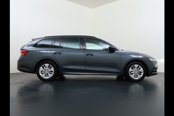 Škoda Octavia Combi 1.0 e-TSI Automaat Sportstoelen Adap.Cruise Navi Stuurverwarming Virtual Cockpit Ecc Pdc Apple Carplay/Android Auto Sport  Travel-pakket Led P-Assist Lane Assist Isofix Keyless-go 1e Eigenaar Origineel Nederlandse Auto