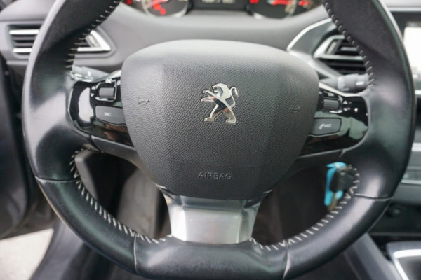 Peugeot 308 1.2 PureTech Blue Lease Executive Avantage