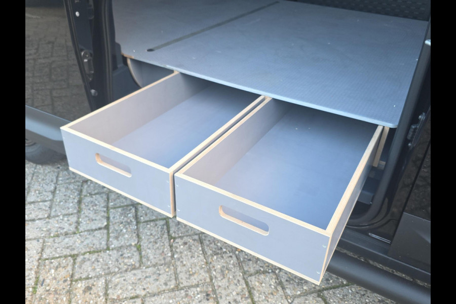 Kia PV5 L2H1 Elite Executive 71.2 kWh | DEMO |  17"velgen | Side-Bars | Dubbele vloer incl. lades | Lattenframe | 360-camera
