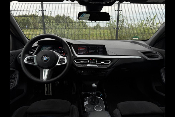 BMW 1-serie 116i High Executive M-Sport| PANO | Sport-/Schaalstoelen| M pakket | Carplay |