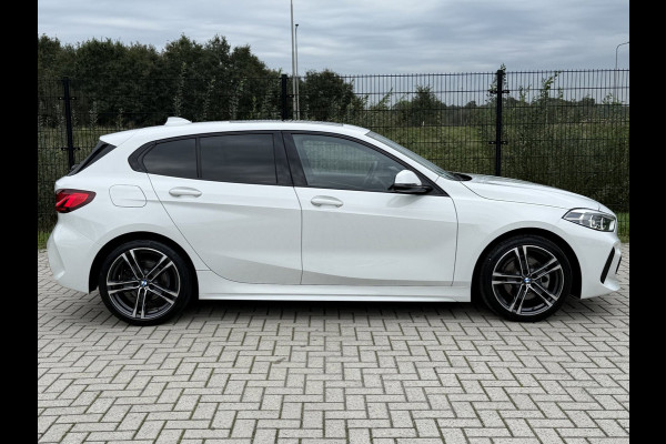 BMW 1-serie 116i High Executive M-Sport| PANO | Sport-/Schaalstoelen| M pakket | Carplay |