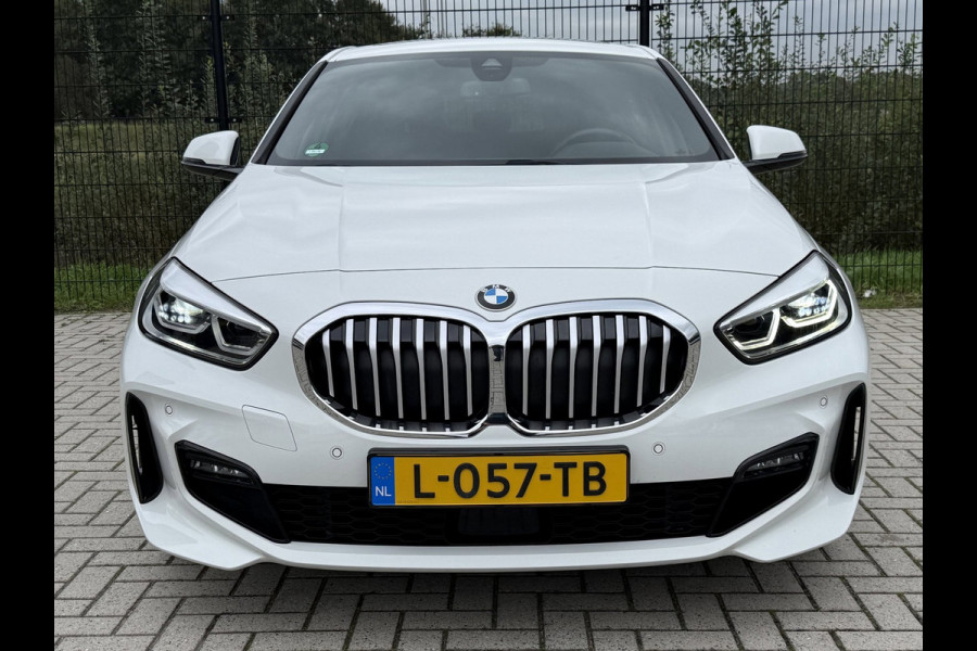 BMW 1-serie 116i High Executive M-Sport| PANO | Sport-/Schaalstoelen| M pakket | Carplay |