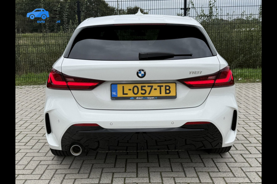 BMW 1-serie 116i High Executive M-Sport| PANO | Sport-/Schaalstoelen| M pakket | Carplay |