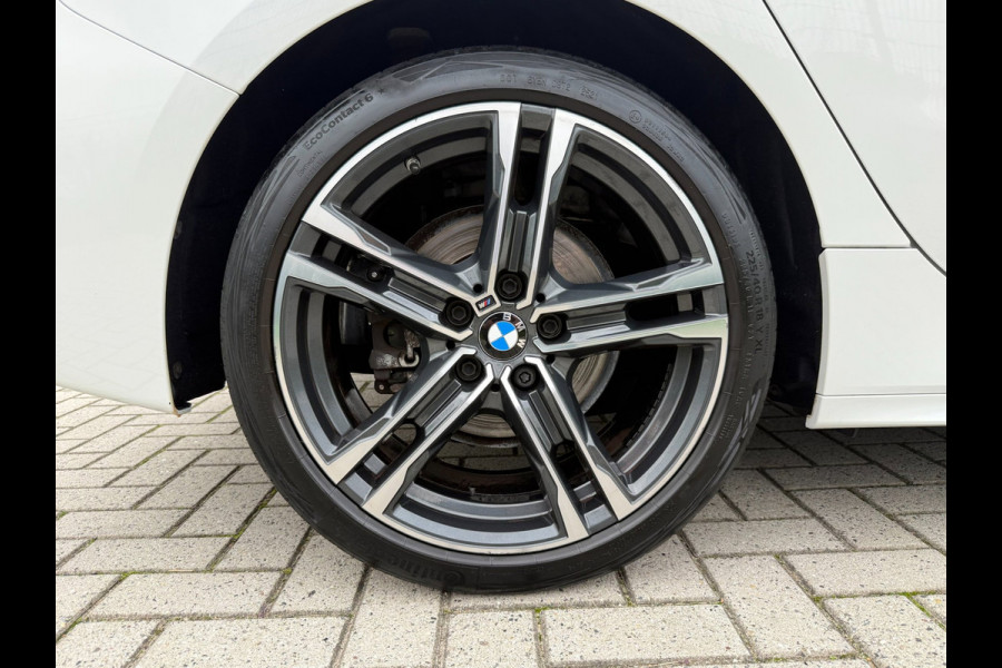 BMW 1-serie 116i High Executive M-Sport| PANO | Sport-/Schaalstoelen| M pakket | Carplay |