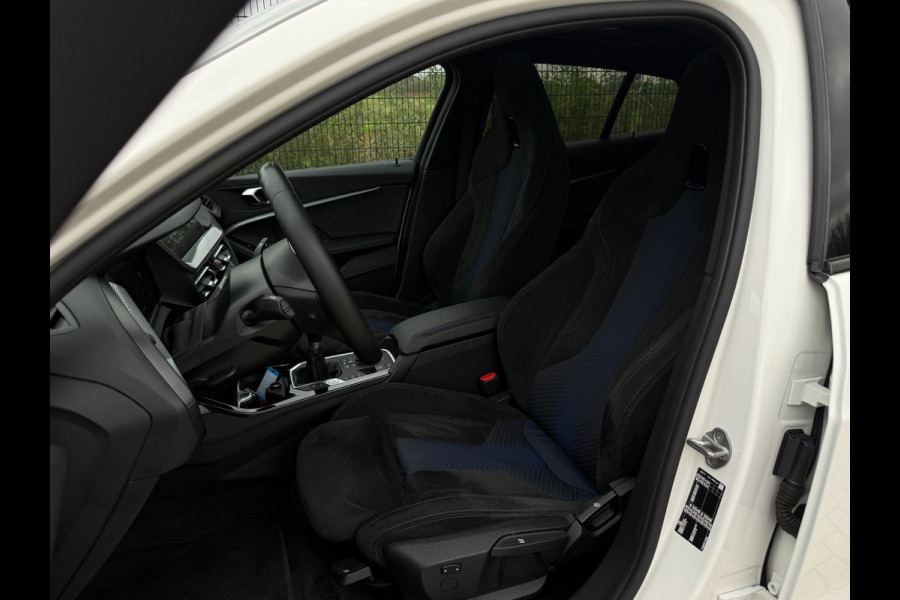BMW 1-serie 116i High Executive M-Sport| PANO | Sport-/Schaalstoelen| M pakket | Carplay |