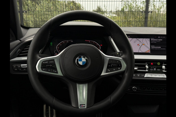BMW 1-serie 116i High Executive M-Sport| PANO | Sport-/Schaalstoelen| M pakket | Carplay |