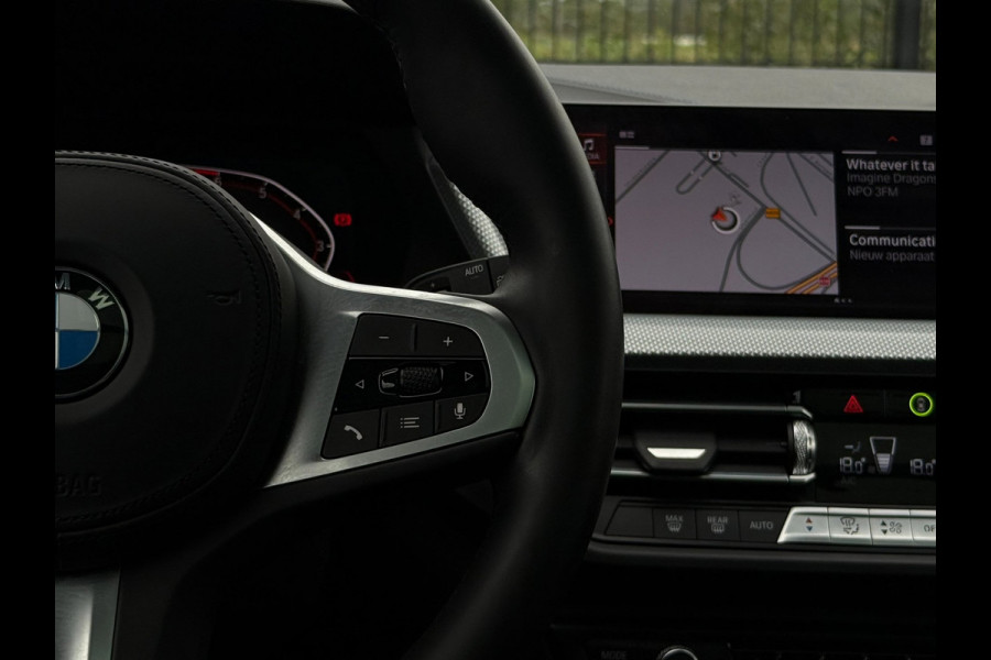 BMW 1-serie 116i High Executive M-Sport| PANO | Sport-/Schaalstoelen| M pakket | Carplay |