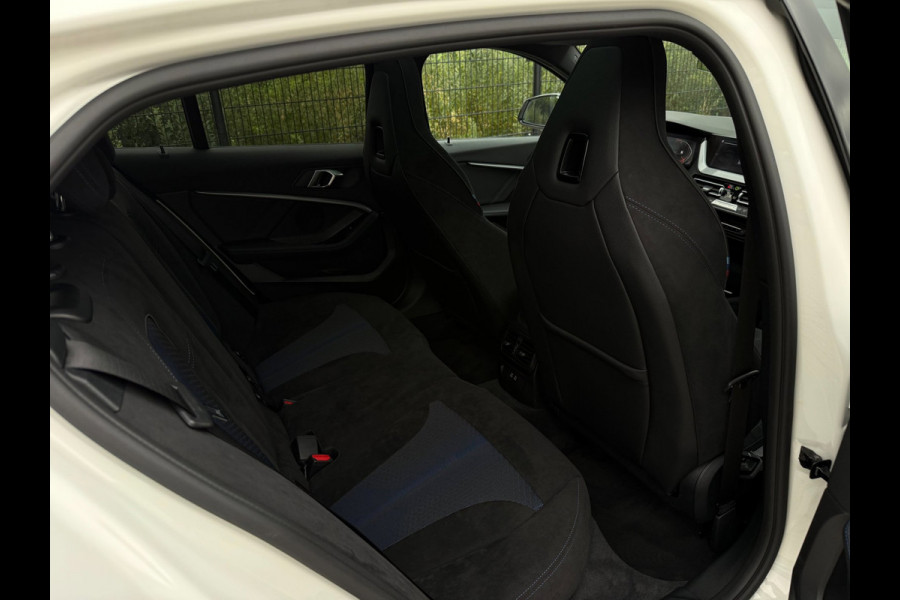 BMW 1-serie 116i High Executive M-Sport| PANO | Sport-/Schaalstoelen| M pakket | Carplay |
