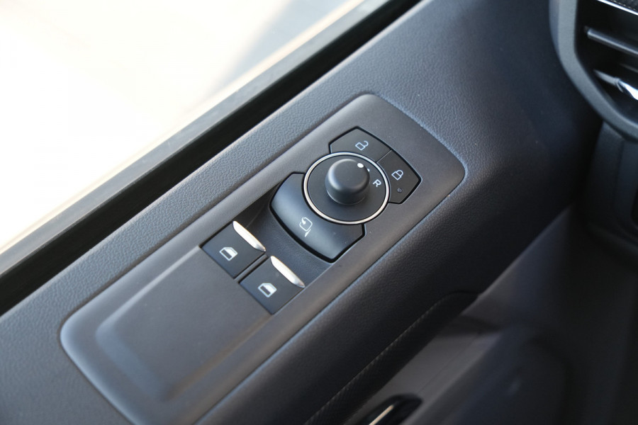 Ford E-Transit Custom 340 L2H1 Limited 71 kWh 218pk - ACC - 360 camera - Navigatie - Stoelverwarming - AGR bestuurdersstoel - Blind Spot - Rijklaar