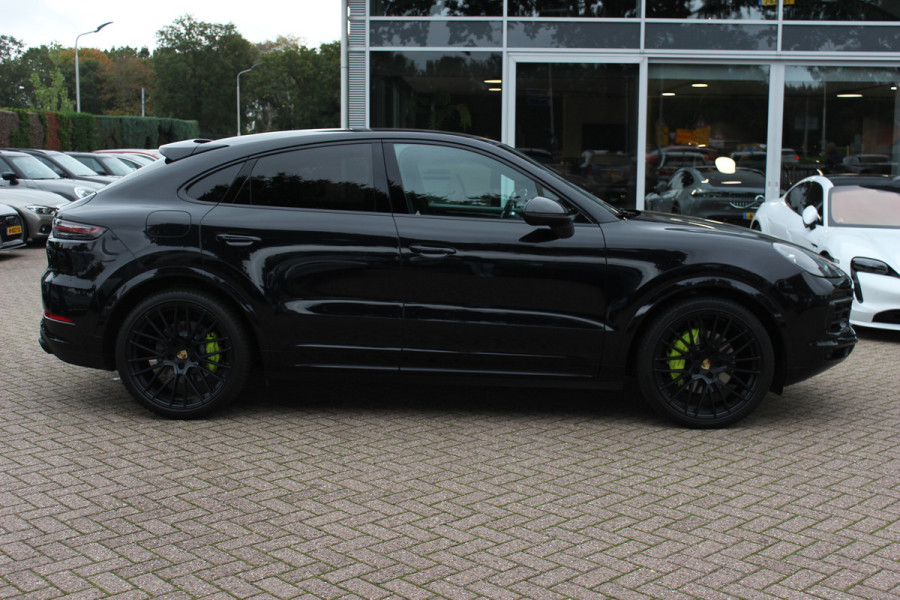 Porsche Cayenne Coupé 3.0 E-Hybrid / Trekhaak / Panoramadak / 360Camera / Luchtvering / 22'' / Leder / Sportchrono / CarPlay / Stoel+Stuurverwarming / Dodehoek / DAB / Cruise Control