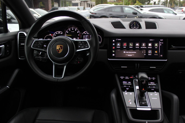 Porsche Cayenne Coupé 3.0 E-Hybrid / Trekhaak / Panoramadak / 360Camera / Luchtvering / 22'' / Leder / Sportchrono / CarPlay / Stoel+Stuurverwarming / Dodehoek / DAB / Cruise Control
