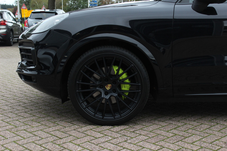 Porsche Cayenne Coupé 3.0 E-Hybrid / Trekhaak / Panoramadak / 360Camera / Luchtvering / 22'' / Leder / Sportchrono / CarPlay / Stoel+Stuurverwarming / Dodehoek / DAB / Cruise Control