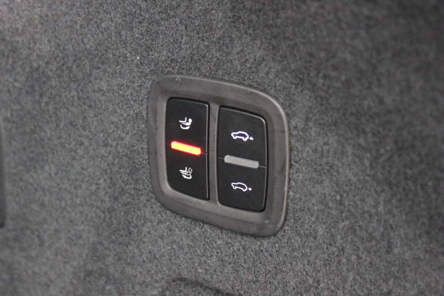 Porsche Cayenne Coupé 3.0 E-Hybrid / Trekhaak / Panoramadak / 360Camera / Luchtvering / 22'' / Leder / Sportchrono / CarPlay / Stoel+Stuurverwarming / Dodehoek / DAB / Cruise Control