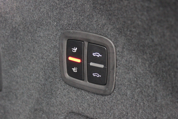Porsche Cayenne Coupé 3.0 E-Hybrid / Trekhaak / Panoramadak / 360Camera / Luchtvering / 22'' / Leder / Sportchrono / CarPlay / Stoel+Stuurverwarming / Dodehoek / DAB / Cruise Control