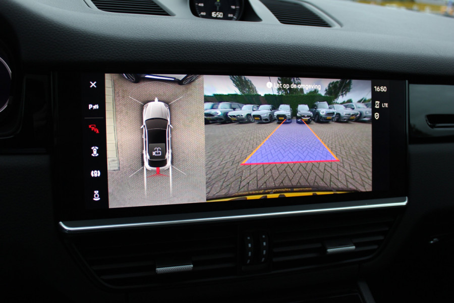 Porsche Cayenne Coupé 3.0 E-Hybrid / Trekhaak / Panoramadak / 360Camera / Luchtvering / 22'' / Leder / Sportchrono / CarPlay / Stoel+Stuurverwarming / Dodehoek / DAB / Cruise Control