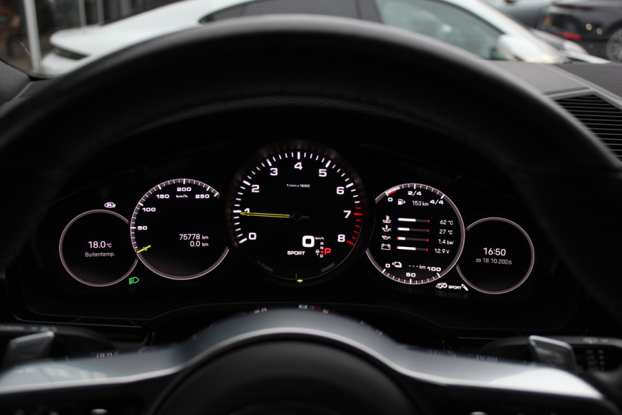 Porsche Cayenne Coupé 3.0 E-Hybrid / Trekhaak / Panoramadak / 360Camera / Luchtvering / 22'' / Leder / Sportchrono / CarPlay / Stoel+Stuurverwarming / Dodehoek / DAB / Cruise Control