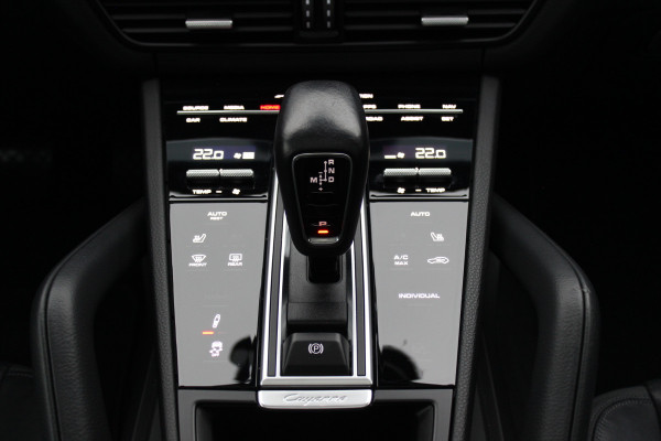 Porsche Cayenne Coupé 3.0 E-Hybrid / Trekhaak / Panoramadak / 360Camera / Luchtvering / 22'' / Leder / Sportchrono / CarPlay / Stoel+Stuurverwarming / Dodehoek / DAB / Cruise Control