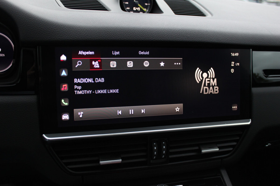 Porsche Cayenne Coupé 3.0 E-Hybrid / Trekhaak / Panoramadak / 360Camera / Luchtvering / 22'' / Leder / Sportchrono / CarPlay / Stoel+Stuurverwarming / Dodehoek / DAB / Cruise Control