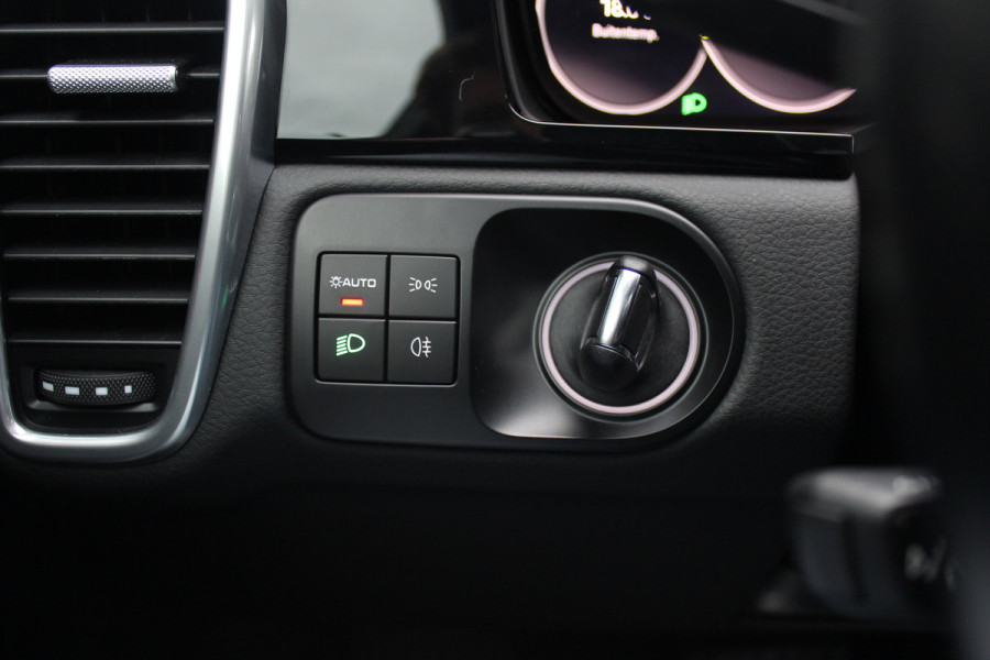 Porsche Cayenne Coupé 3.0 E-Hybrid / Trekhaak / Panoramadak / 360Camera / Luchtvering / 22'' / Leder / Sportchrono / CarPlay / Stoel+Stuurverwarming / Dodehoek / DAB / Cruise Control