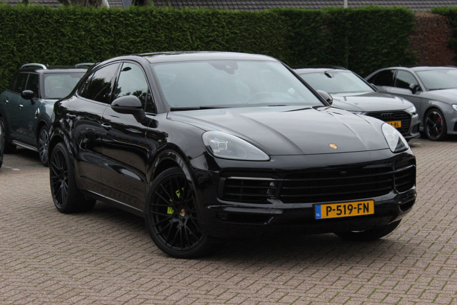 Porsche Cayenne Coupé 3.0 E-Hybrid / Trekhaak / Panoramadak / 360Camera / Luchtvering / 22'' / Leder / Sportchrono / CarPlay / Stoel+Stuurverwarming / Dodehoek / DAB / Cruise Control
