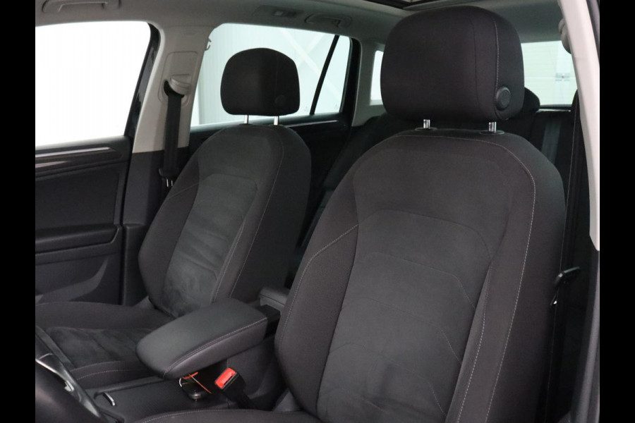 Volkswagen Tiguan 1.5 TSI Elegance | Trekhaak | Camera | Pano.Dak | LED | Adapt. Cruise | Stoel/Stuurwielverwarming | Massage stoelen|