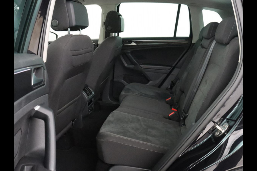 Volkswagen Tiguan 1.5 TSI Elegance | Trekhaak | Camera | Pano.Dak | LED | Adapt. Cruise | Stoel/Stuurwielverwarming | Massage stoelen|
