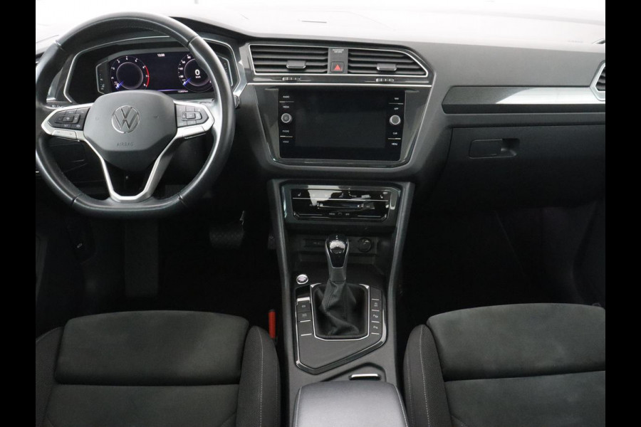 Volkswagen Tiguan 1.5 TSI Elegance | Trekhaak | Camera | Pano.Dak | LED | Adapt. Cruise | Stoel/Stuurwielverwarming | Massage stoelen|