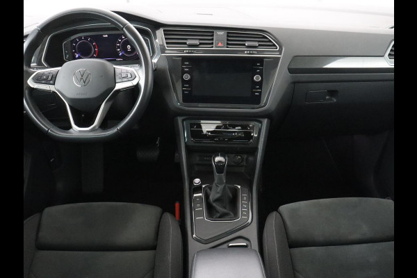 Volkswagen Tiguan 1.5 TSI Elegance | Trekhaak | Camera | Pano.Dak | LED | Adapt. Cruise | Stoel/Stuurwielverwarming | Massage stoelen|