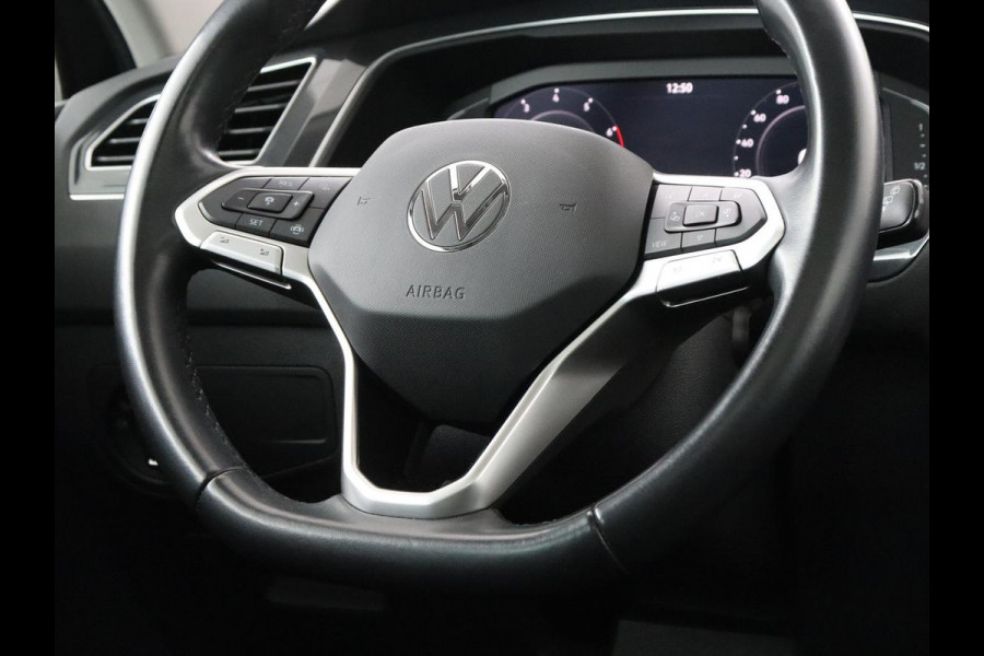 Volkswagen Tiguan 1.5 TSI Elegance | Trekhaak | Camera | Pano.Dak | LED | Adapt. Cruise | Stoel/Stuurwielverwarming | Massage stoelen|