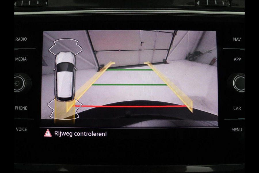 Volkswagen Tiguan 1.5 TSI Elegance | Trekhaak | Camera | Pano.Dak | LED | Adapt. Cruise | Stoel/Stuurwielverwarming | Massage stoelen|