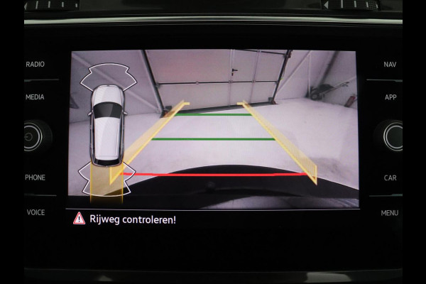 Volkswagen Tiguan 1.5 TSI Elegance | Trekhaak | Camera | Pano.Dak | LED | Adapt. Cruise | Stoel/Stuurwielverwarming | Massage stoelen|