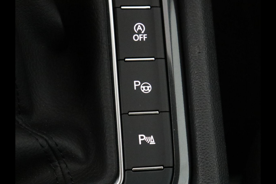Volkswagen Tiguan 1.5 TSI Elegance | Trekhaak | Camera | Pano.Dak | LED | Adapt. Cruise | Stoel/Stuurwielverwarming | Massage stoelen|